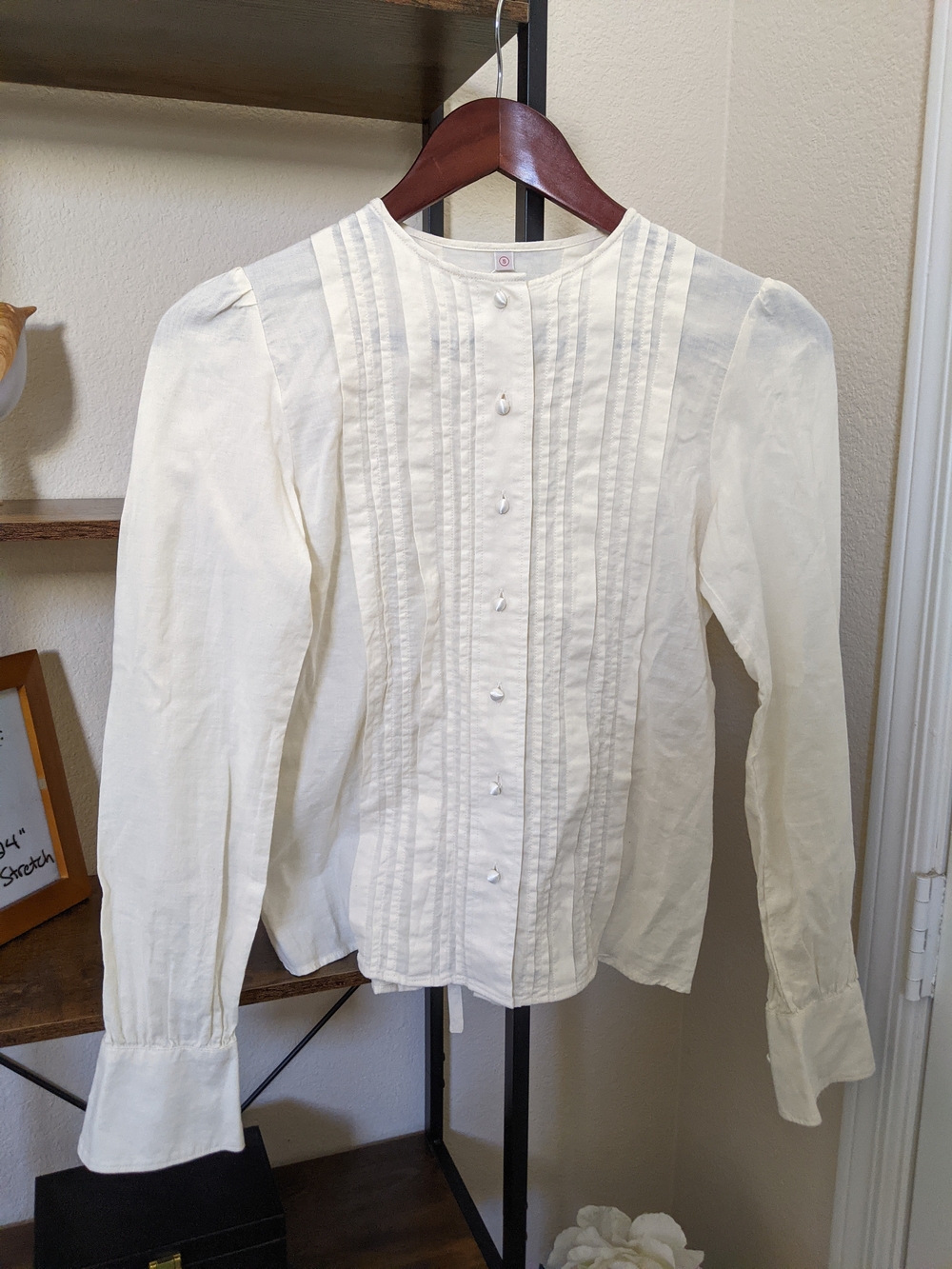 Uniqlo Pintuck Button-Front No Collar Blouse XS Cream Long Sleeves 100% Cotton